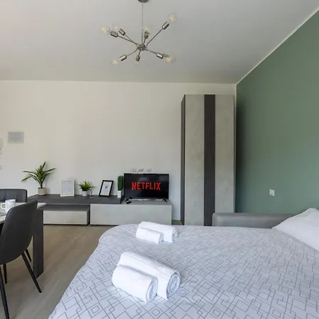 Apartment Duomo - 6 Stops From Duomo, 5min From Station, Ac, Netflix,