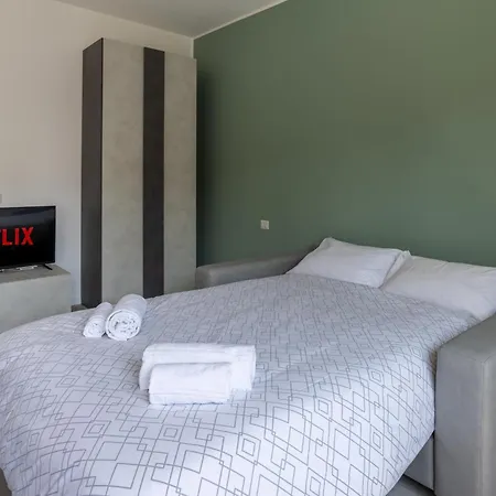 Apartment Duomo - 6 Stops From Duomo, 5min From Station, Ac, Netflix, Milan