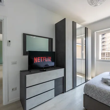 Duomo - 6 Stops From Duomo, 5min From Station, Ac, Netflix, Apartment *