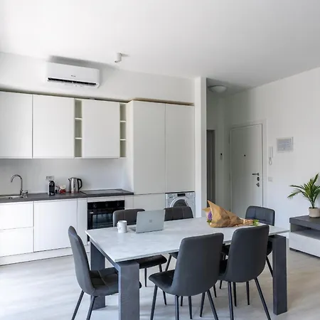 Duomo - 6 Stops From Duomo, 5min From Station, Ac, Netflix, Apartment Milan